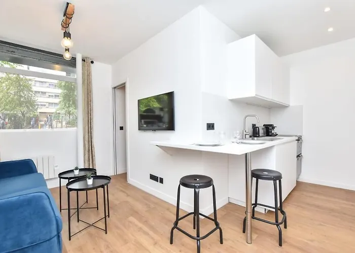Renovated 2Bd Apartment In Parc Belleville